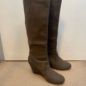 Fergalieious Tall Brown wegde boots